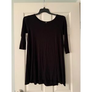 Flowy black top